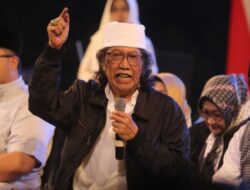 Cak Nun Dilaporkan Pendarahan Otak, Masih Dirawat di RS