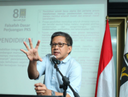 Rocky Gerung Dibujuk Politisi Senior PDIP dan Gerindra Minta Maaf ke Jokowi