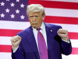 Penembakan di Acara Trump Picu Kepanikan, Tamu Bersembunyi di Bawah Meja