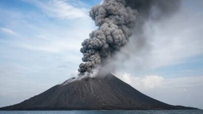 Gunung Anak Krakatau Berstatus Siaga, BPBD Minta Warga Pesisir dan Nelayan Jauhi Radius 5 Kilometer