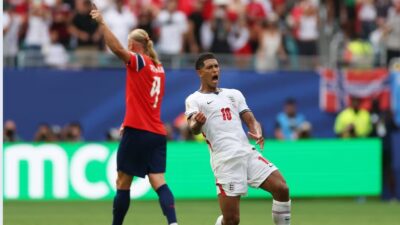 Brace Bellingham Selamatkan Inggris
