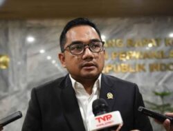 Ketua Komisi II DPR Bantah Isu Pembatasan Capres Harus Diusung 3 Partai, Sentil Benny K Harman
