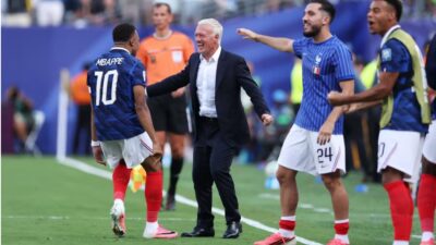 Dua Gol Mbappe Singkirkan Swedia