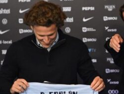 Diego Forlan Resmi Jadi Pelatih Uruguay, Pengalaman Minim Jadi Sorotan