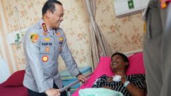 Kapolda Metro Jenguk Polisi dan Ojol yang Terluka Usai Ricuh di DPR