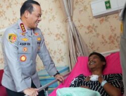 Kapolda Metro Jenguk Polisi dan Ojol yang Terluka Usai Ricuh di DPR