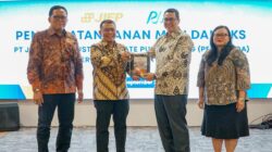 Dirut Paljaya Untung Suryadi dan Dirut JIEP Dharma Satriadi menandatangani kerja sama pengelolaan air limbah. Foto: BJ