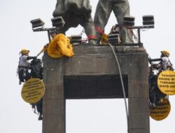 Enam Aktivis Greenpeace Dipulangkan Usai Aksi Damai di Bundaran HI