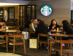 Anggota Parlemen AS Desak Starbucks Tutup Gerai di Xinjiang